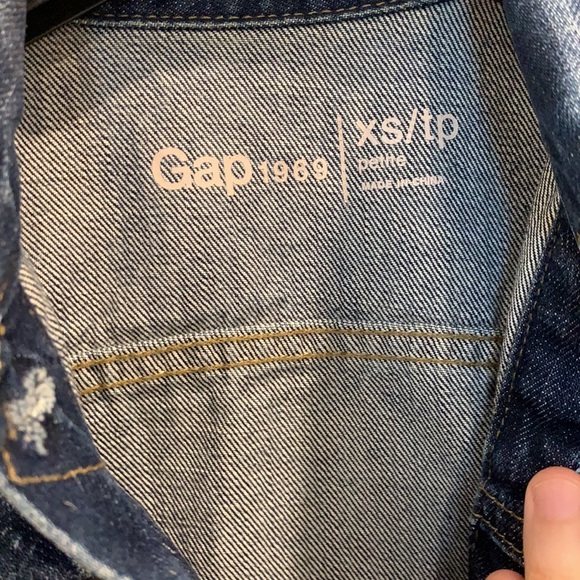 Classic Gap Denim Jacket - Picture 2 of 5